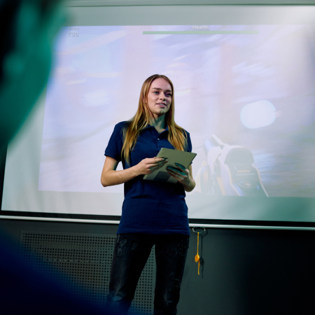 About YieldDD - Header woman